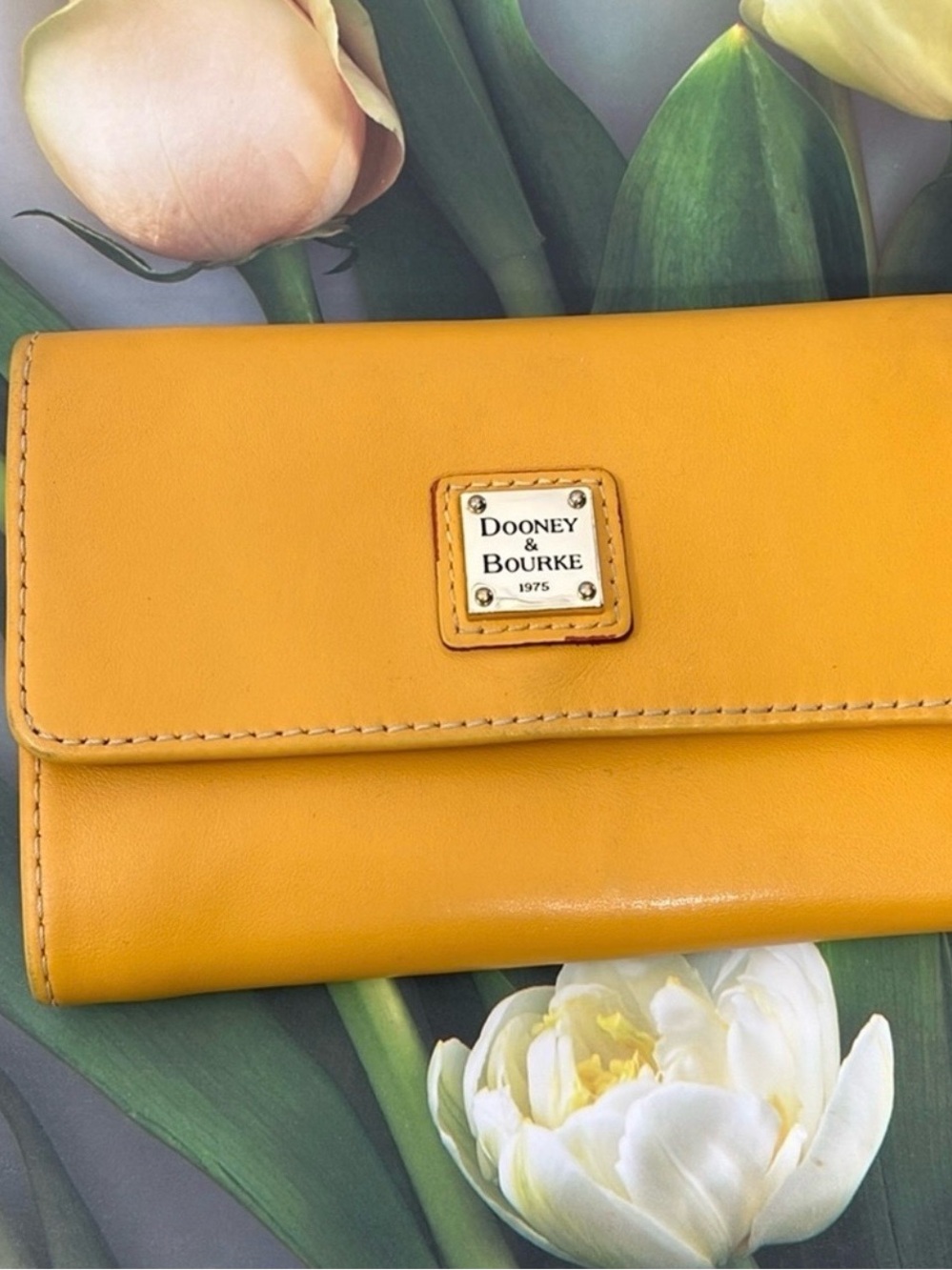 🦆 DOONEY& BOURKE CLASSIC CLUTCH YELLOW LEATHER TRIFOLD COMPACT WALLET